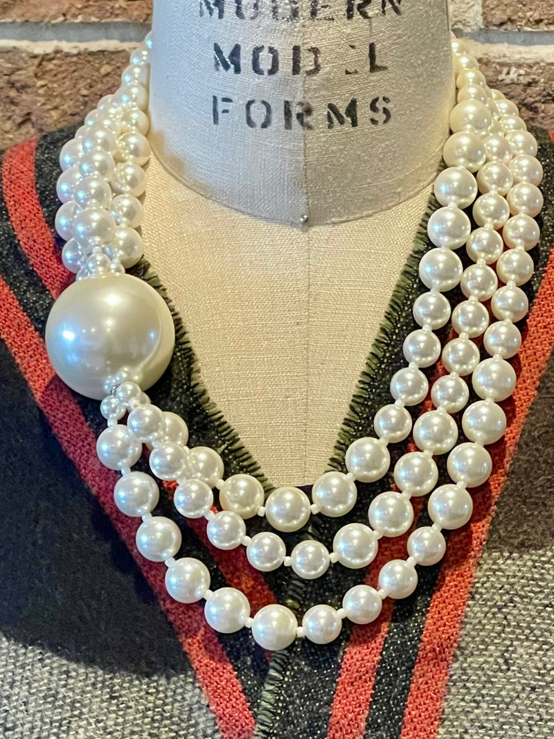 Collar Necklace with Oversized Pearl